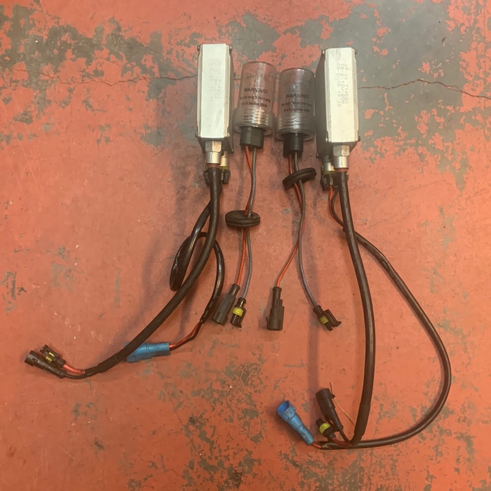 Mint condition HID Series 9006 purple light for 1996 Honda Accord.